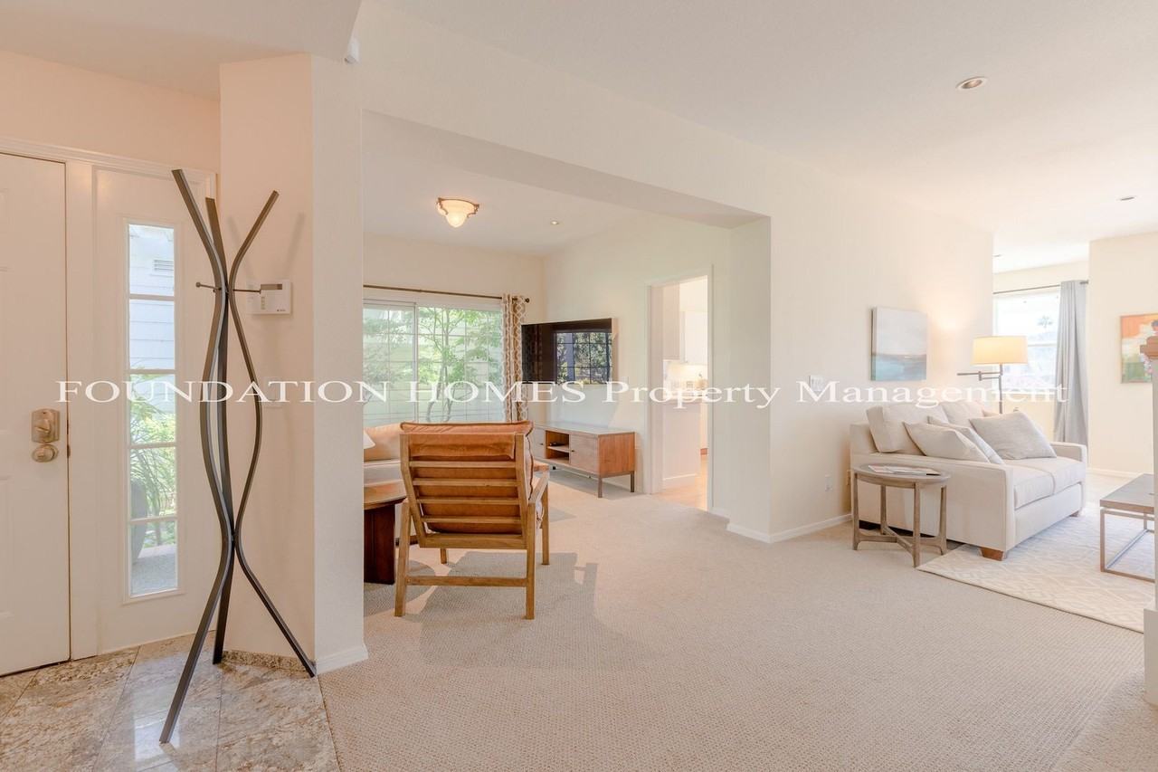 19 Laderman Ln - Photo 3 of 11