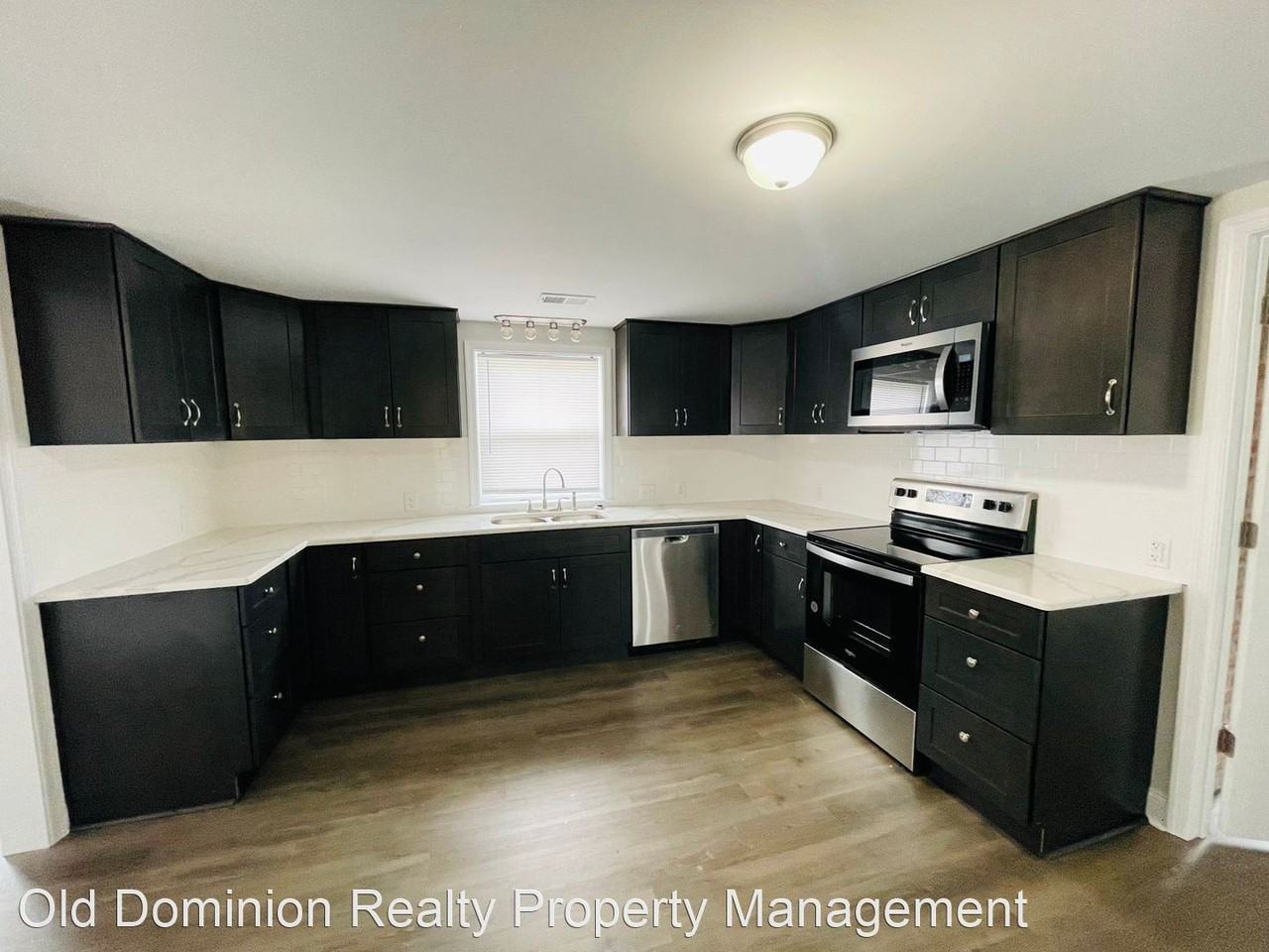 227 E Lee St #B - Photo 3 of 11