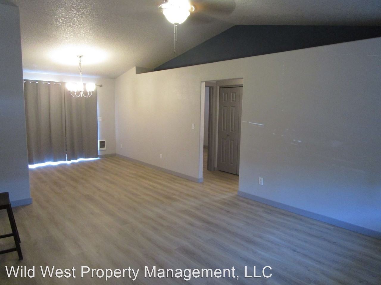 675 Ne Black Bear St - Photo 2 of 16