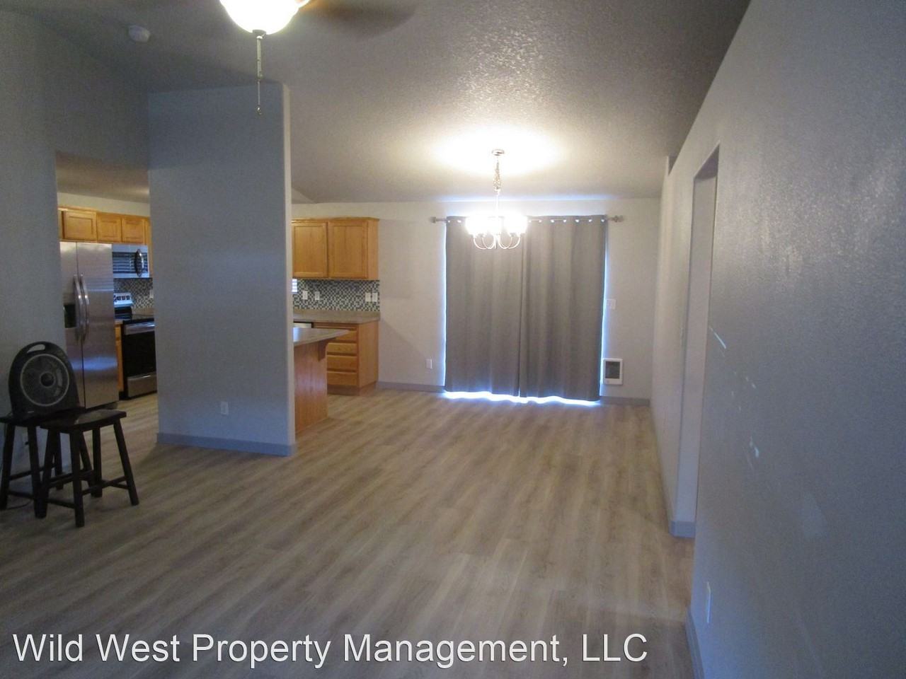675 Ne Black Bear St - Photo 3 of 16