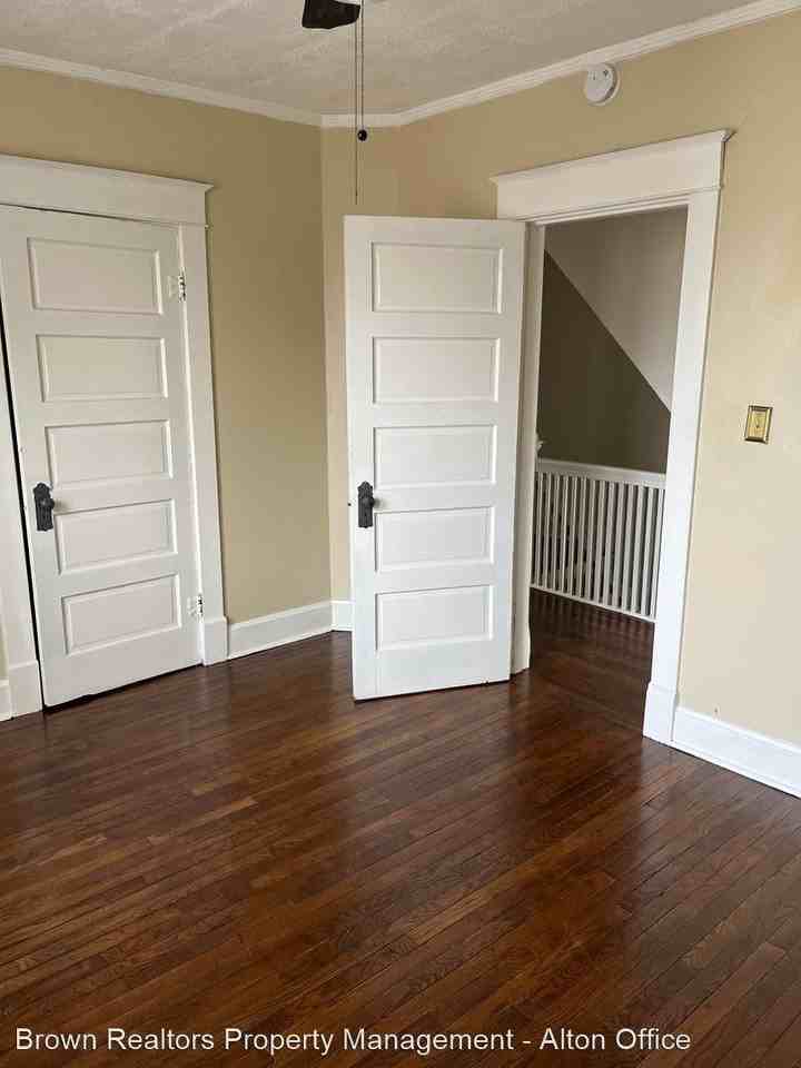 440 E 6th Street - Photo 2 of 7