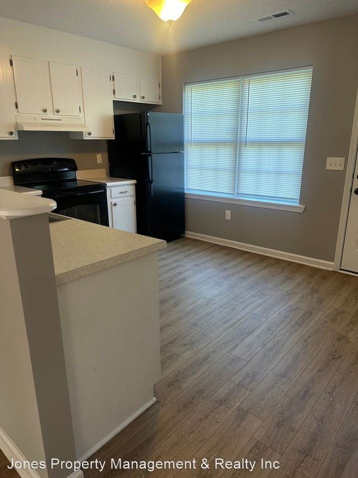 2402 Carolina Ave - Photo 3 of 10