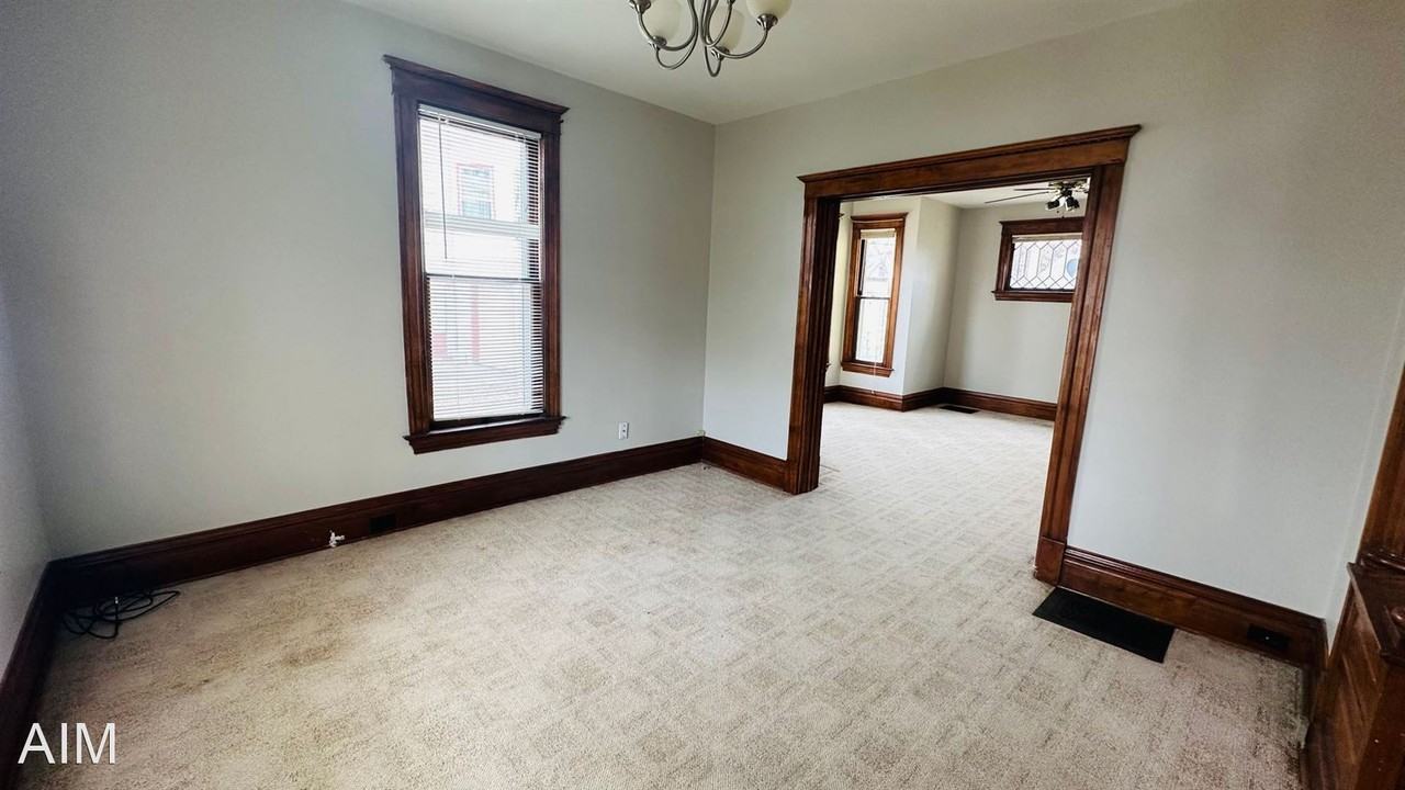 114 8th Ave Se - Photo 3 of 8