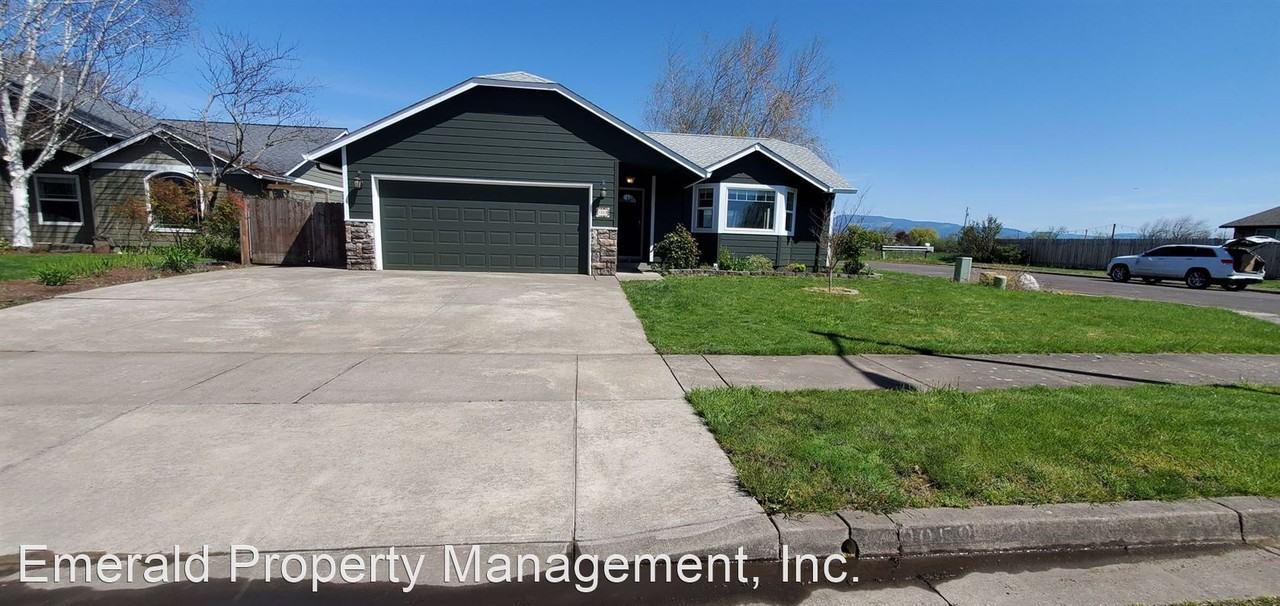 1059 S 11th St - Photo 2 of 33