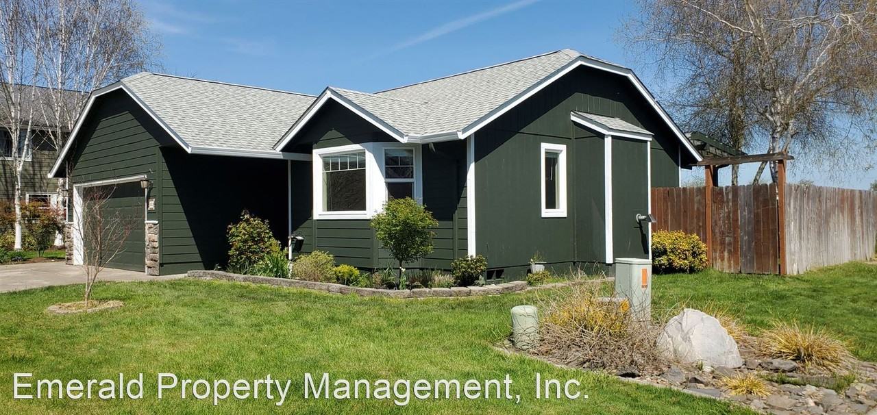 1059 S 11th St - Photo 3 of 33