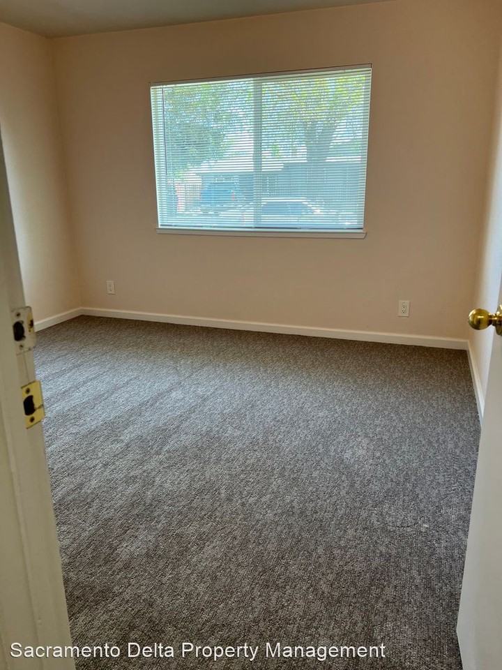 6718 Carnation Ave - Photo 3 of 6