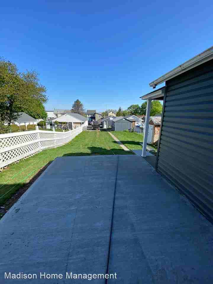 115 W 2nd St - Photo 3 of 26