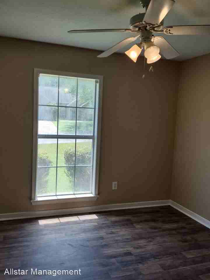 519 Oak Ridge Way - Photo 3 of 18