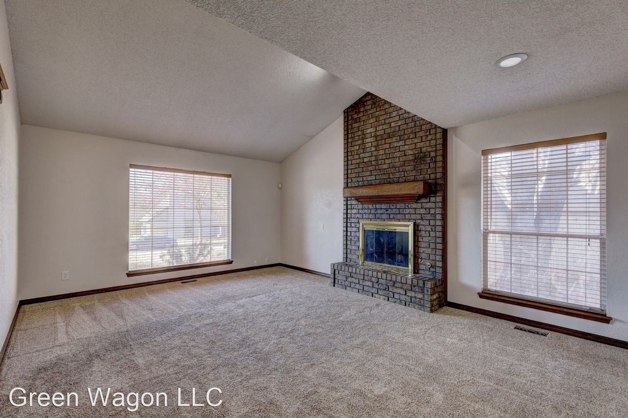 2821 Shady Tree Ln - Photo 2 of 16