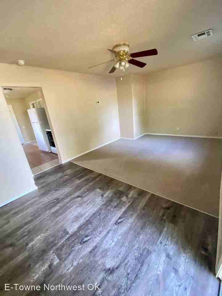 819 13th St - Photo 2 of 9