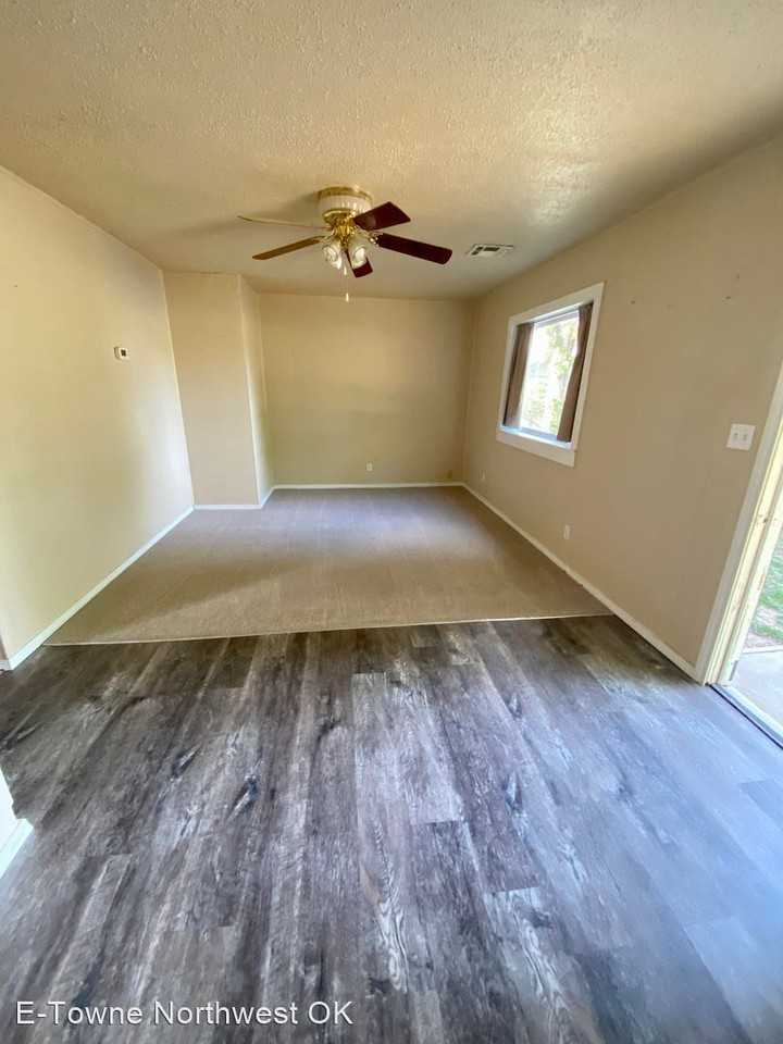 819 13th St - Photo 3 of 9