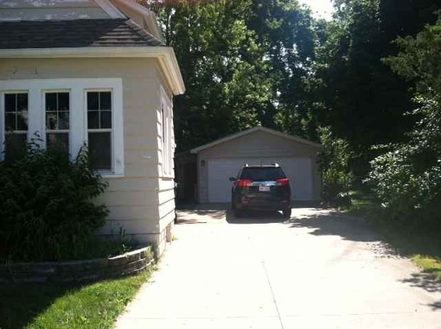 65 Chippewa Rd - Photo 3 of 15