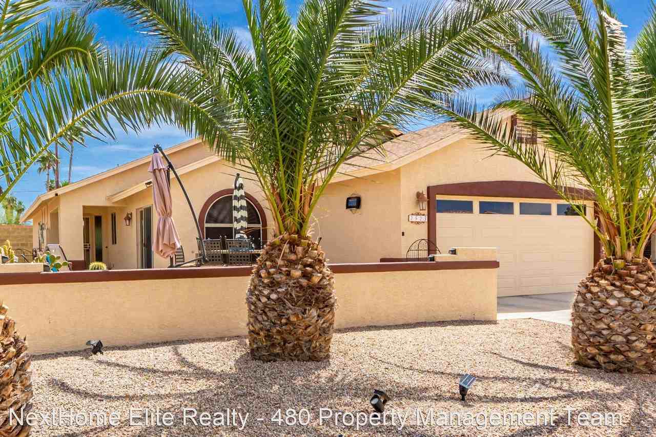 2523 N Barber Dr - Photo 2 of 30