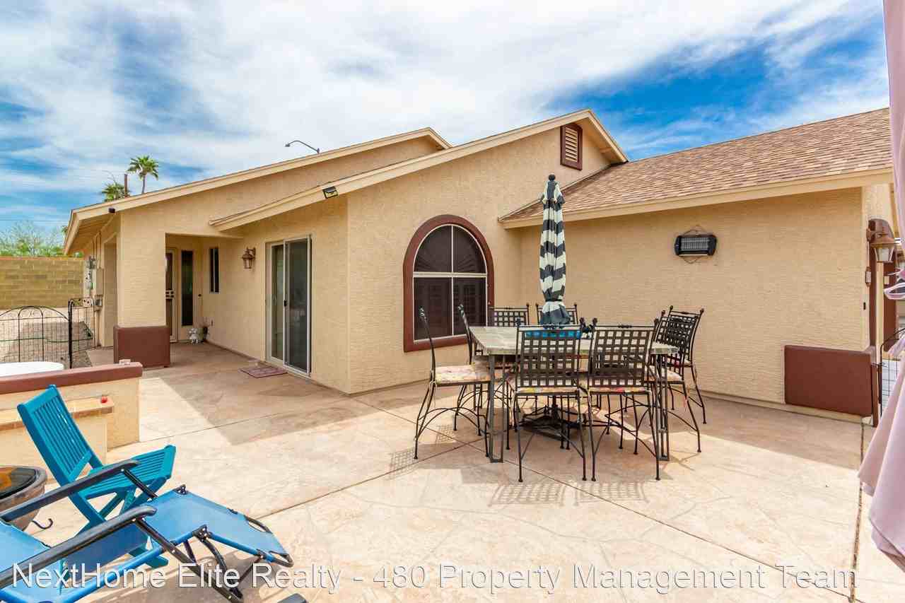 2523 N Barber Dr - Photo 3 of 30