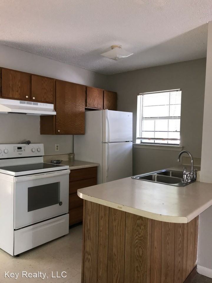 210B Lee St - Photo 3 of 4