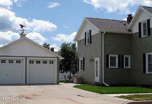 940 11th St N - Photo 2 of 11