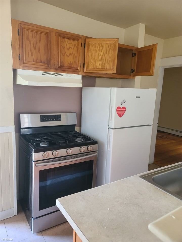 31 Moore St - Photo 3 of 9