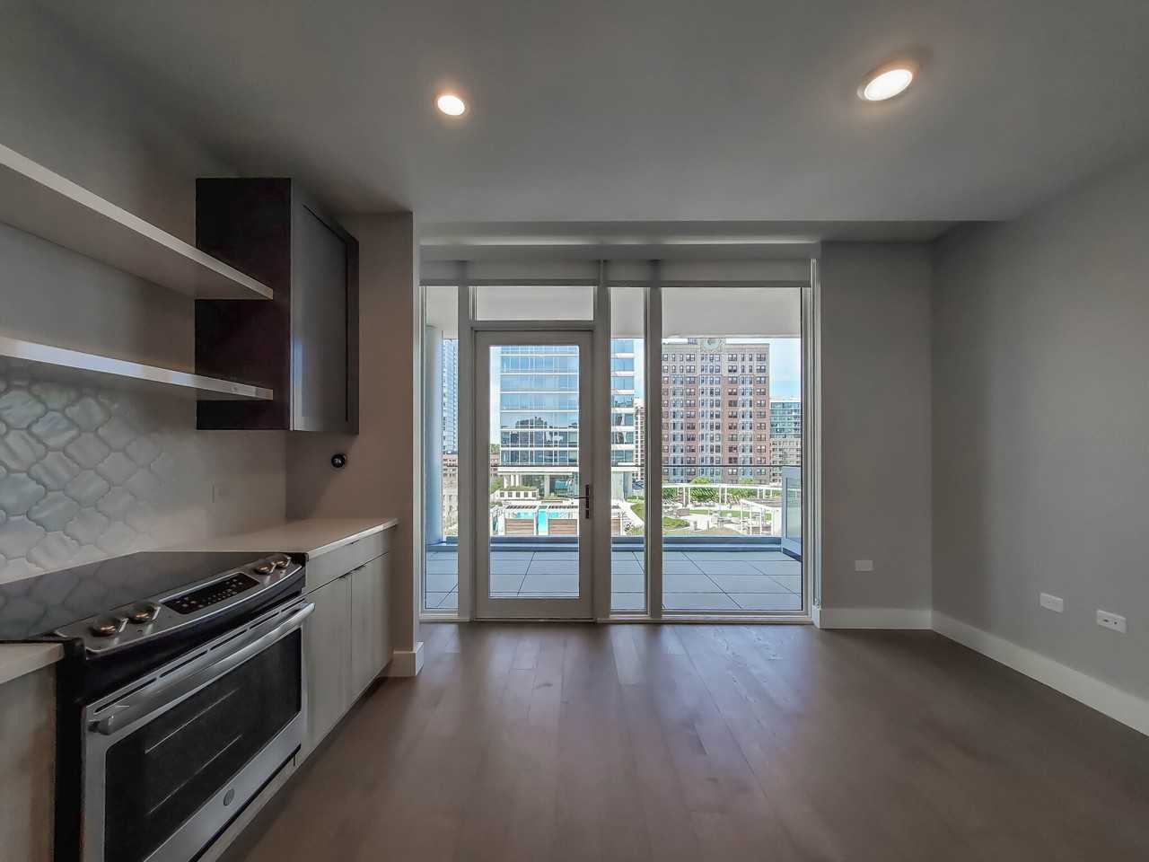 1201 N Clark St - Photo 3 of 17