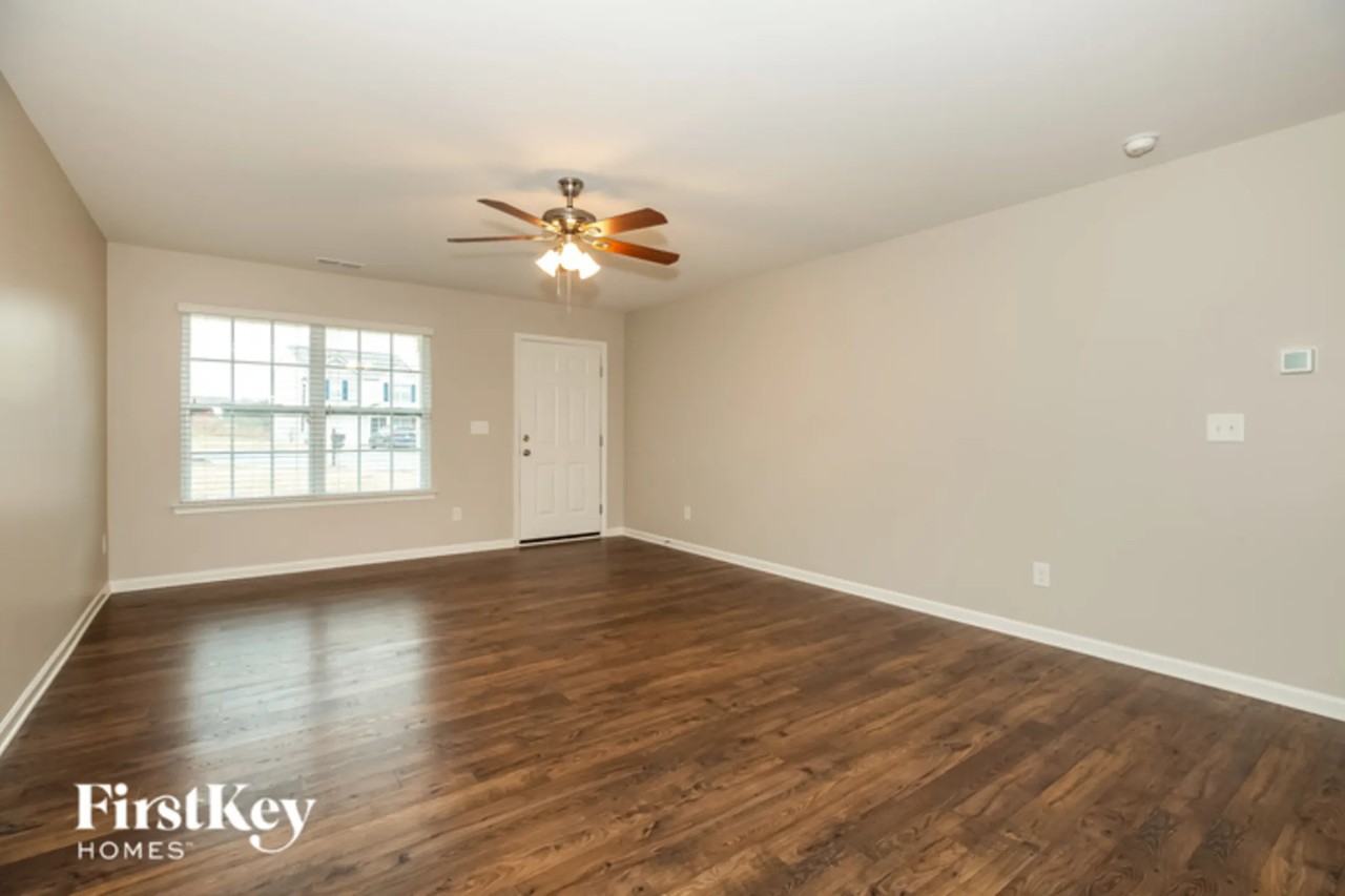 1512 Summer View Ln - Photo 3 of 15