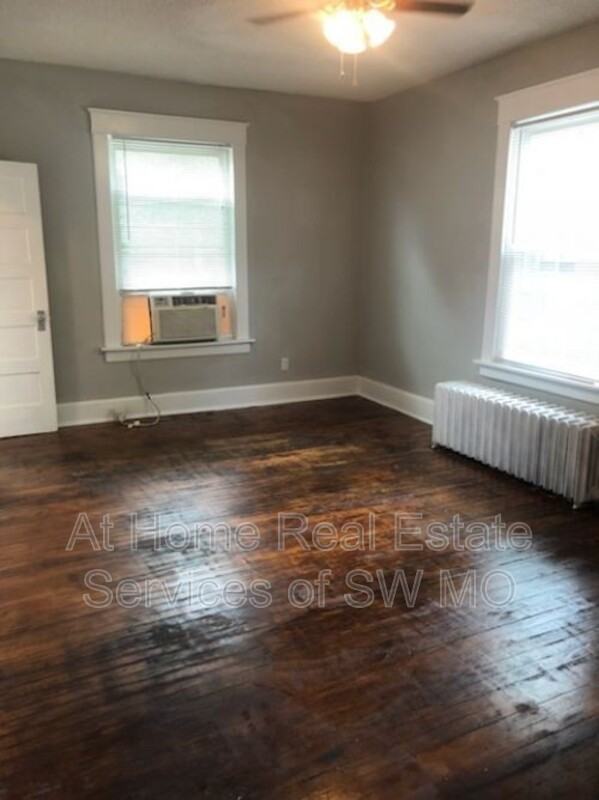 633 W State St #1B - Photo 3 of 11