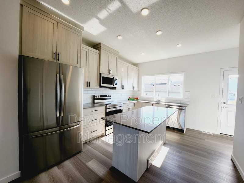 5243 Edgemont Blvd Nw #MAIN - Photo 2 of 17