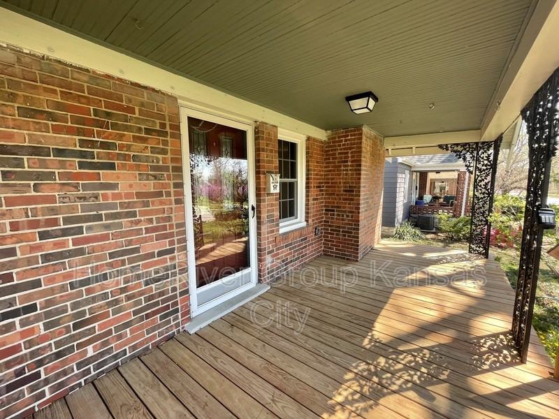 728 E Gregory Blvd - Photo 2 of 34