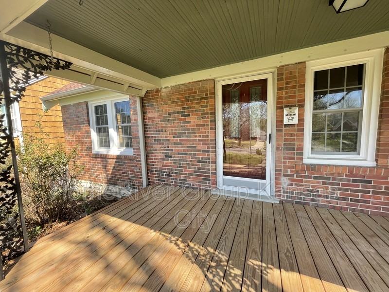 728 E Gregory Blvd - Photo 3 of 34