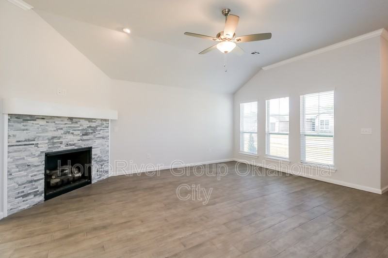 8508 Nw 77th St - Photo 3 of 20