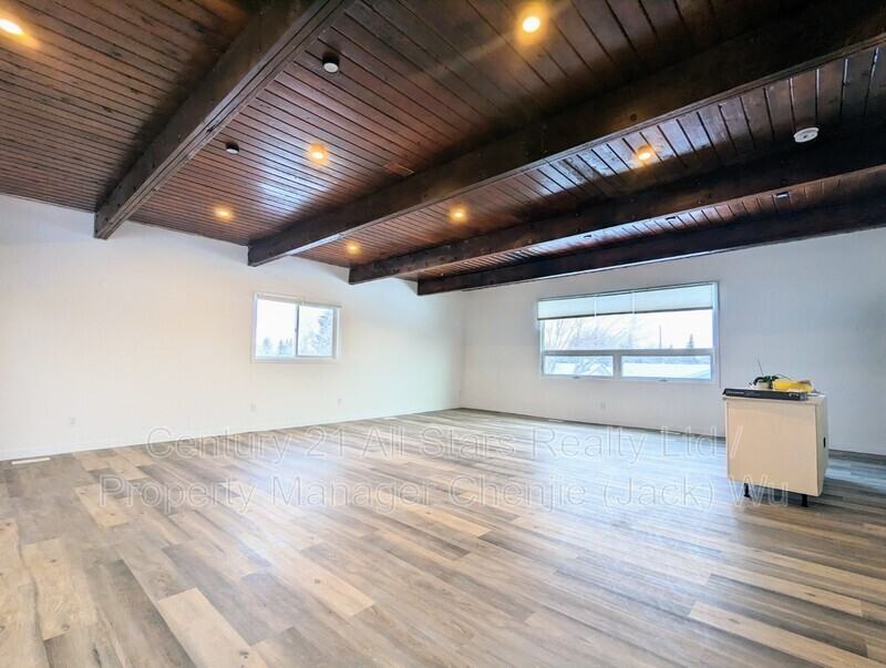 8018 160 St Nw #3 - Photo 2 of 12