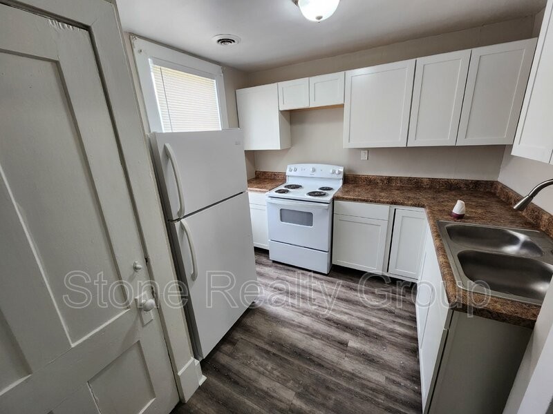 620 College Ave - Photo 2 of 7