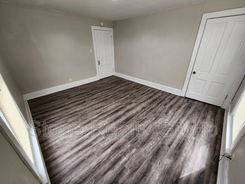 620 College Ave - Photo 3 of 7