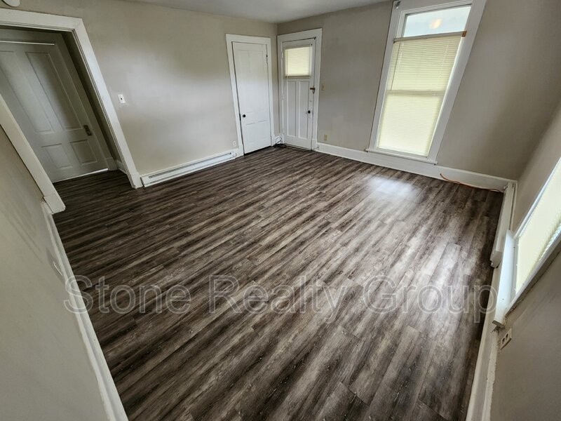 620 College Ave - Photo 5 of 7