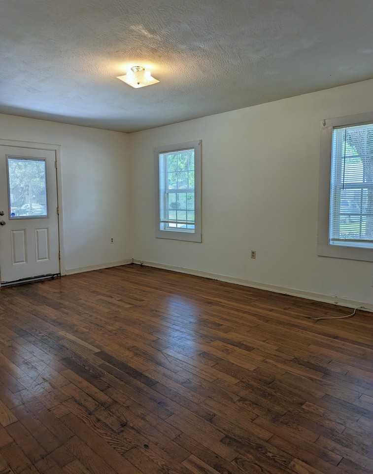 302 S 13th Ave - Photo 3 of 15