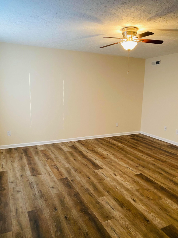 594 Lost Cir - Photo 2 of 15