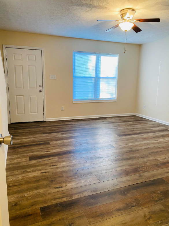 594 Lost Cir - Photo 3 of 15