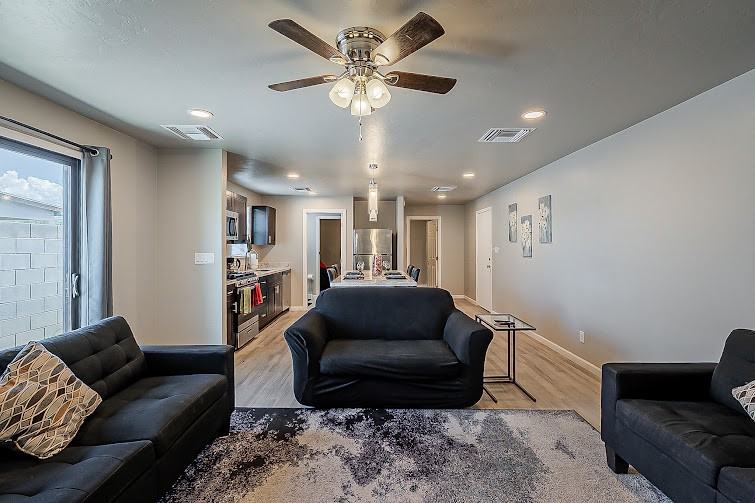 2907 N Mountain Ave - Photo 2 of 17