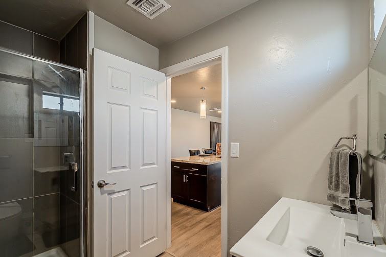 2907 N Mountain Ave - Photo 3 of 17