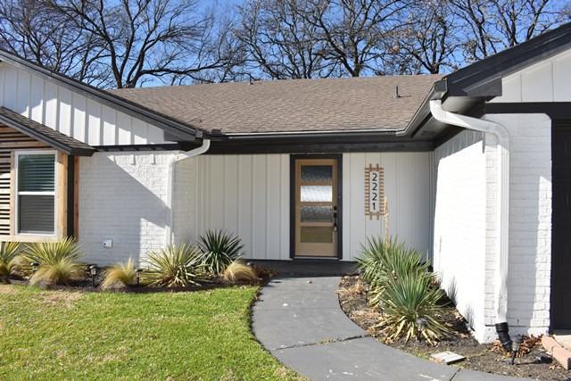 2221 Cambridge Dr - Photo 3 of 21