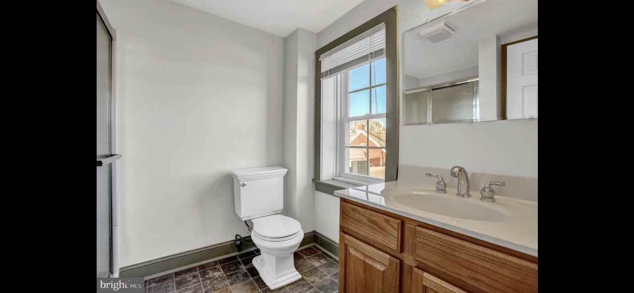 256 Verbeke St - Photo 2 of 7