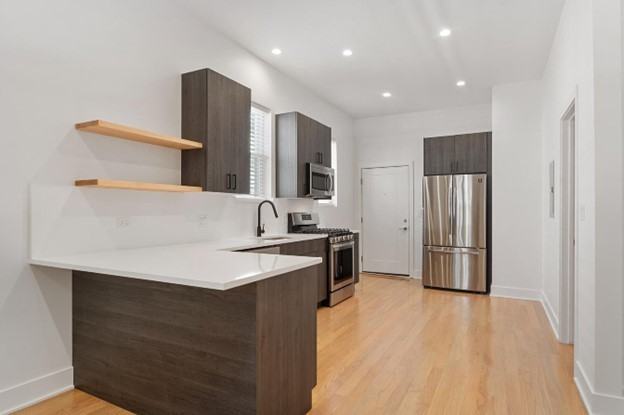 1217 W Wellington Ave - Photo 3 of 15