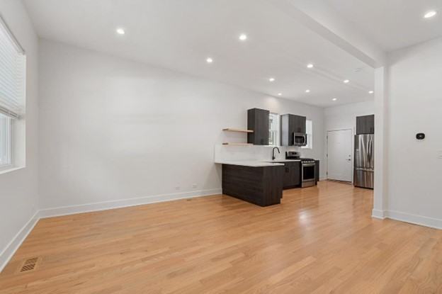 1217 W Wellington Ave - Photo 4 of 15