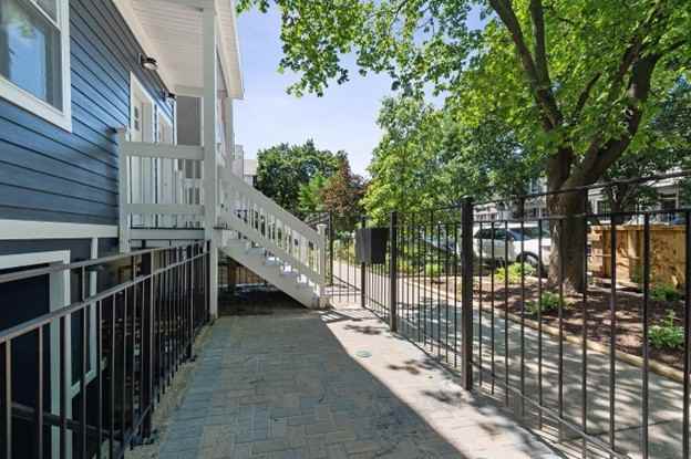 1217 W Wellington Ave - Photo 2 of 15