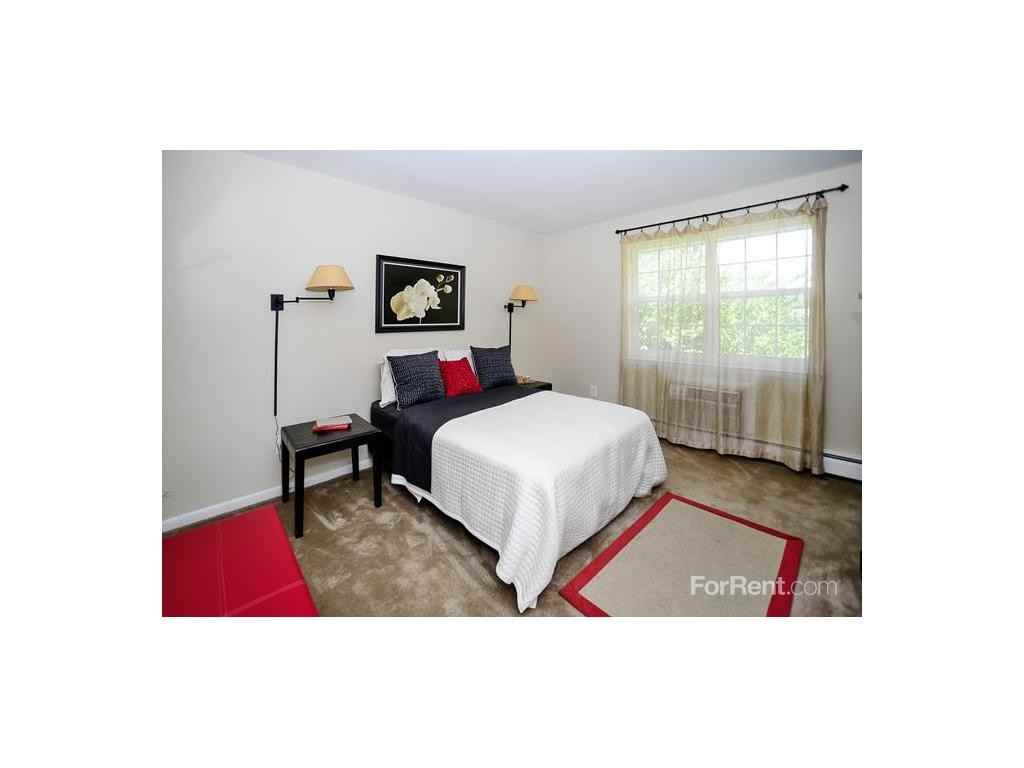 Roberts Mill Apartments and Townhomes - Photo 3 of 19