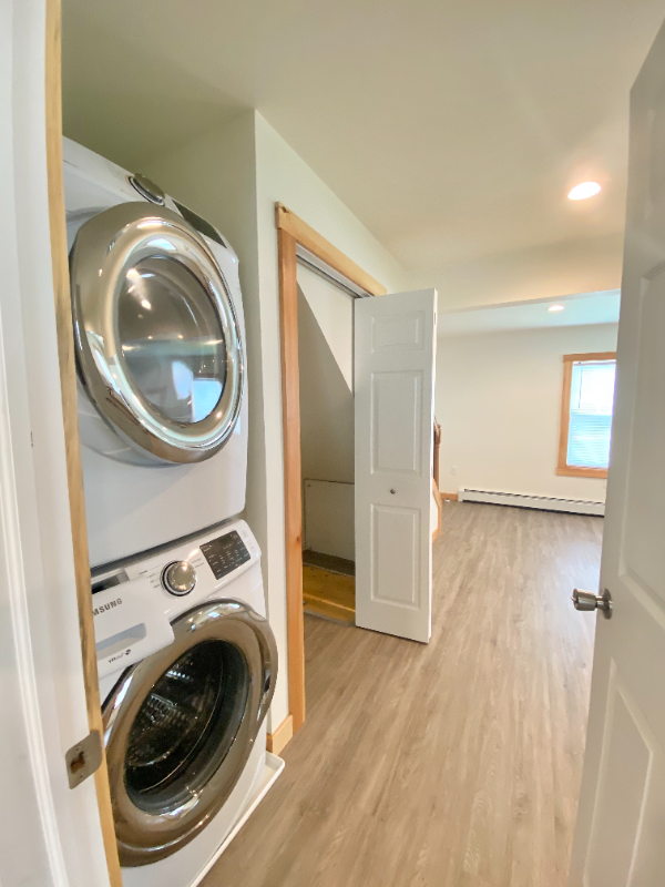 1016 Vine St - Photo 2 of 4