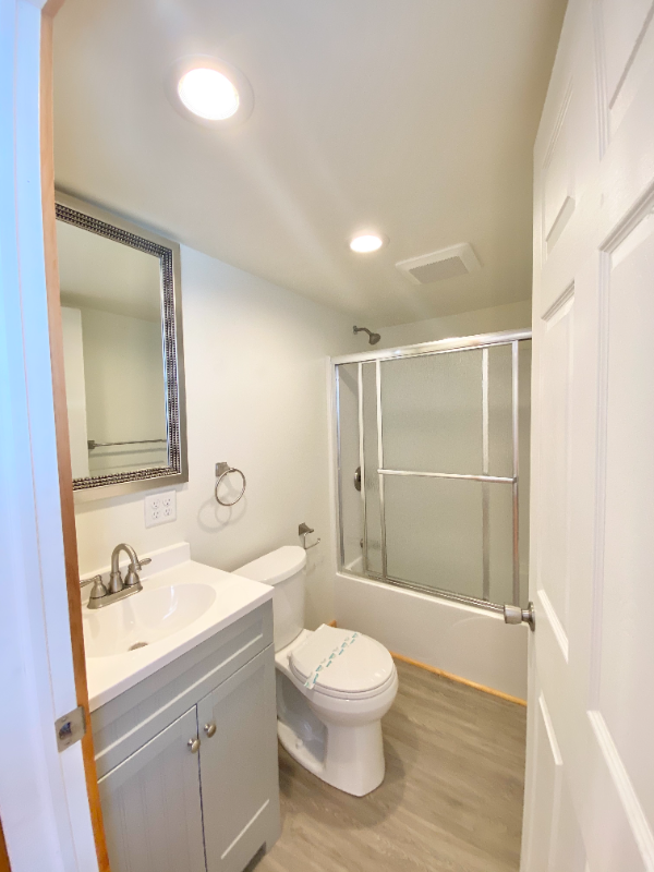 1016 Vine St - Photo 3 of 4