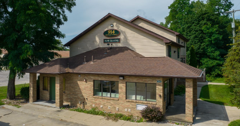 914 Douglas St - Photo 2 of 30