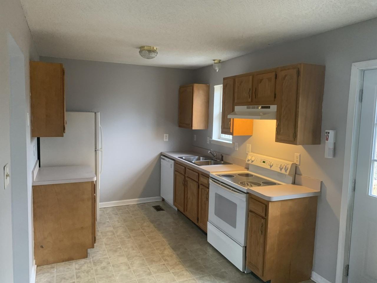 70 Leslie Ln #1 - Photo 4 of 10