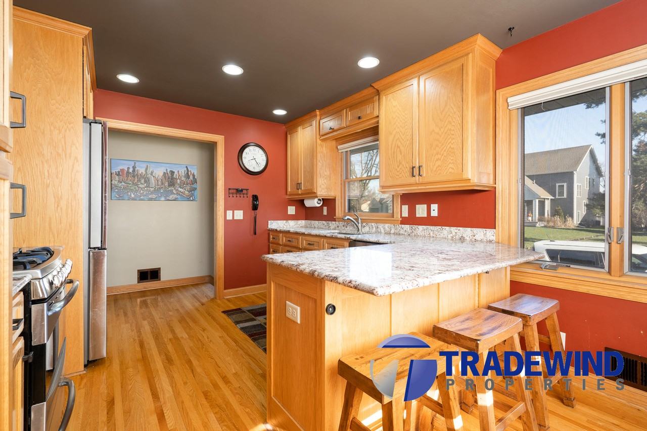 1400 Maryland Avenue South - Photo 2 of 37