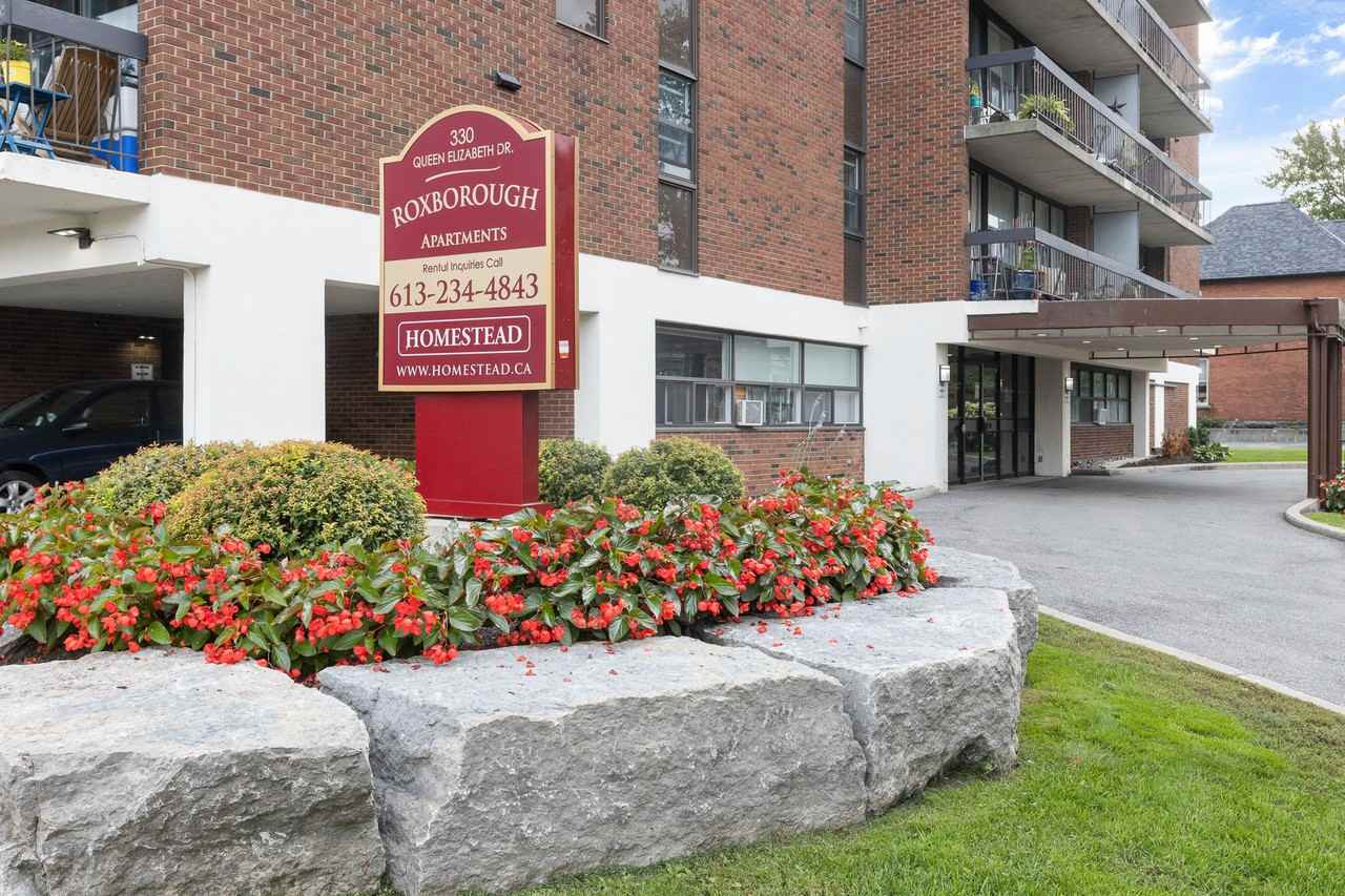 Roxborough Apartments 330 Queen Elizabeth Drwy, Ottawa, ON K1S 3M9
