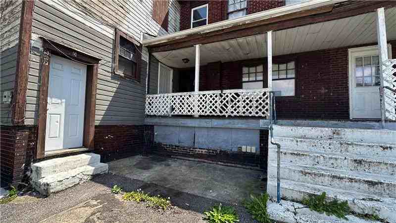 567 S 4th St #D - Photo 2 of 10